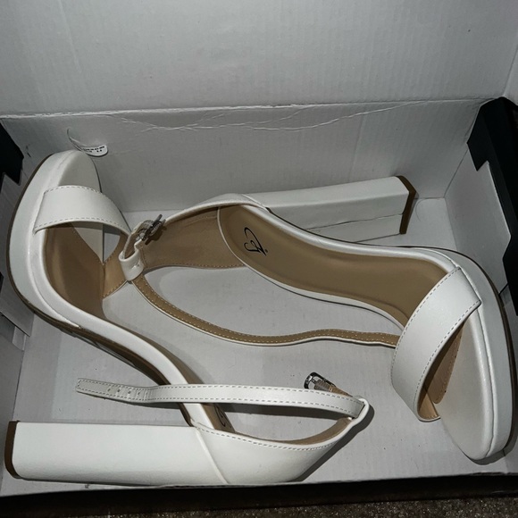 White platform! - Picture 4 of 9